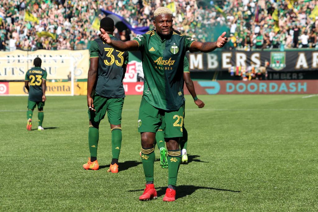 Timbers let hard-fought draw vs. LAFC slip away in stoppage time, lose 2-1