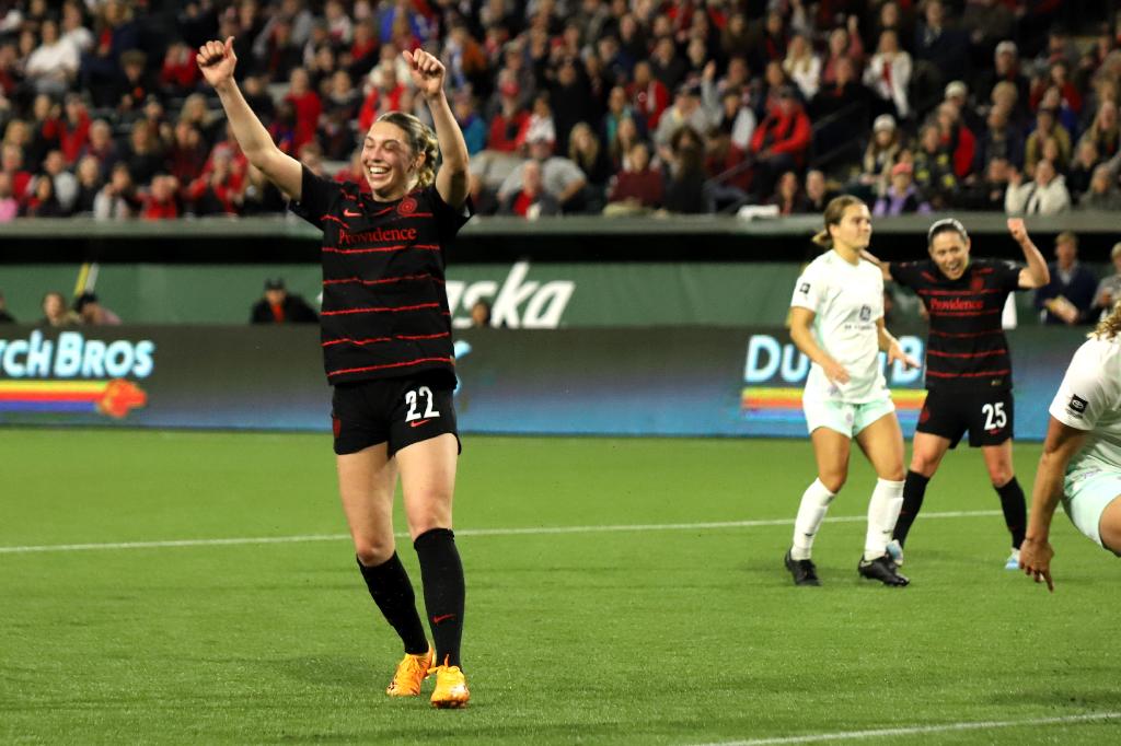 Late miracle goal by Weaver steals 3-2 win for Thorns over Angel City FC
