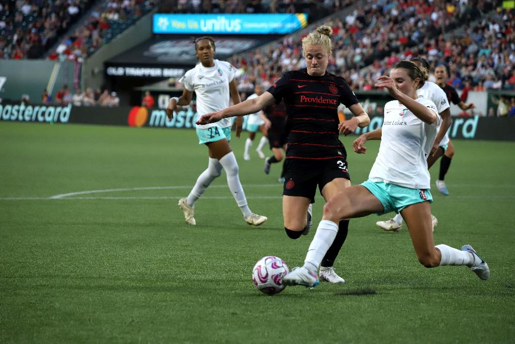 Thorns erupt for 4-1 Challenge Cup win over San Diego