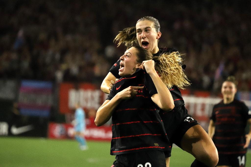 Thorns shut out OL Reign 2-0 on goals by Sugita and Weaver